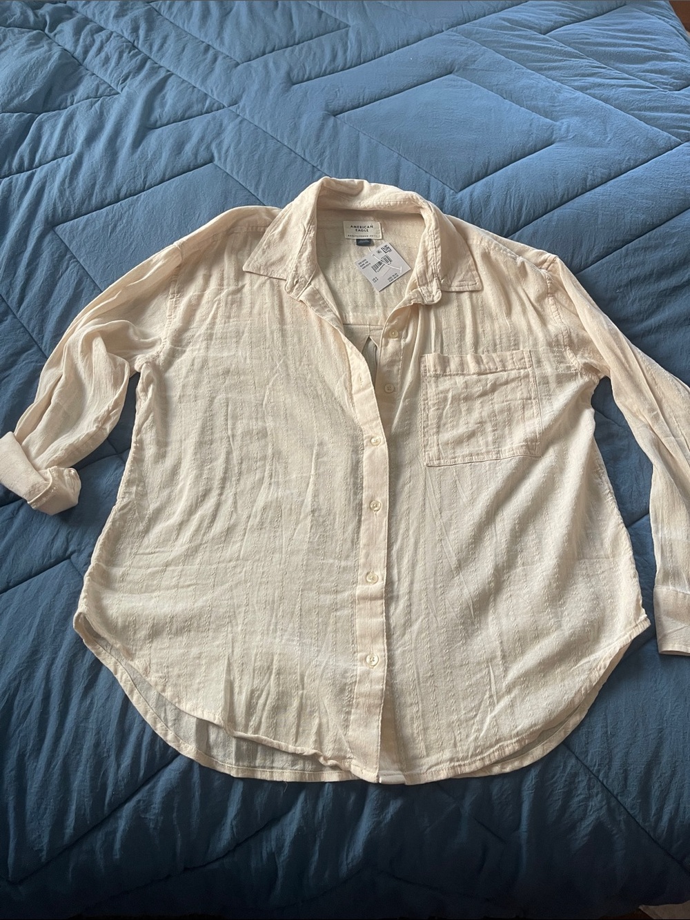 NWT Women’s American Eagle Cream Oversized Lightweight Button-Up Shirt